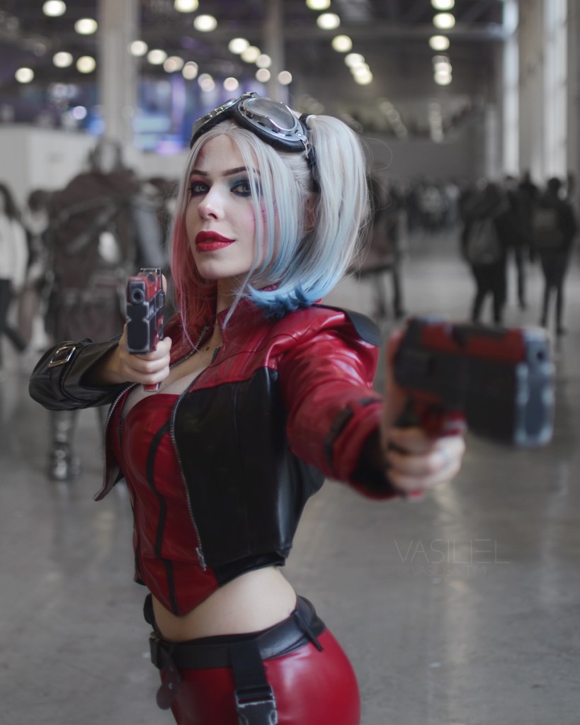 Suicide Squad - Harley Quinn Cosplay - gentle costume showcase