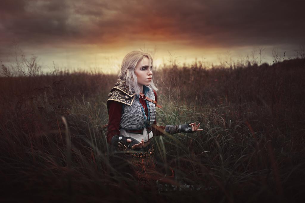 The Witcher 3 - Wild Hunt - Ciri (Cirilla Fiona Elen Riannon) (Zerrikania) Cosplay - full length photo
