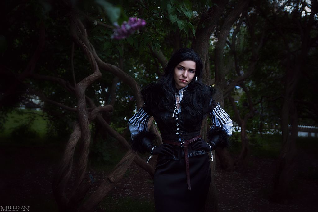 The Witcher 3 - Wild Hunt - Yennefer of Vengerberg Cosplay - body photo The Witcher 3 - Wild Hunt - Yennefer of Vengerberg Cosplay - body photo