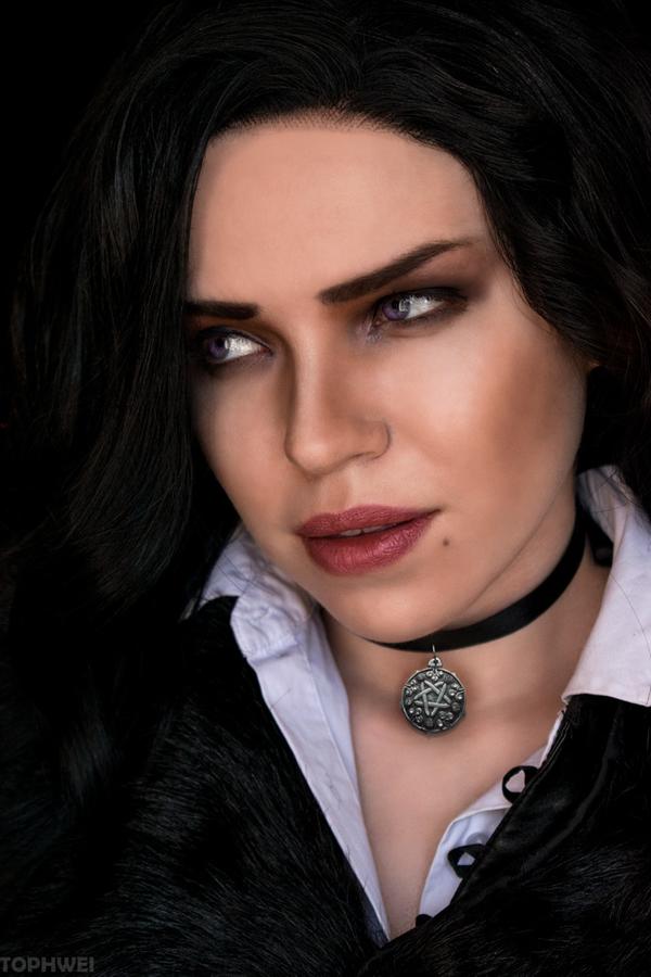 The Witcher 3 - Wild Hunt - Yennefer of Vengerberg Cosplay - portrait photo The Witcher 3 - Wild Hunt - Yennefer of Vengerberg Cosplay - portrait photo