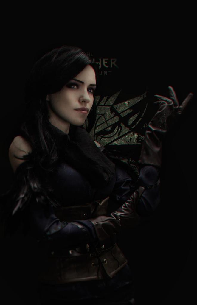 The Witcher 3 - Wild Hunt - Yennefer of Vengerberg Cosplay - full length photo The Witcher 3 - Wild Hunt - Yennefer of Vengerberg Cosplay - full length photo