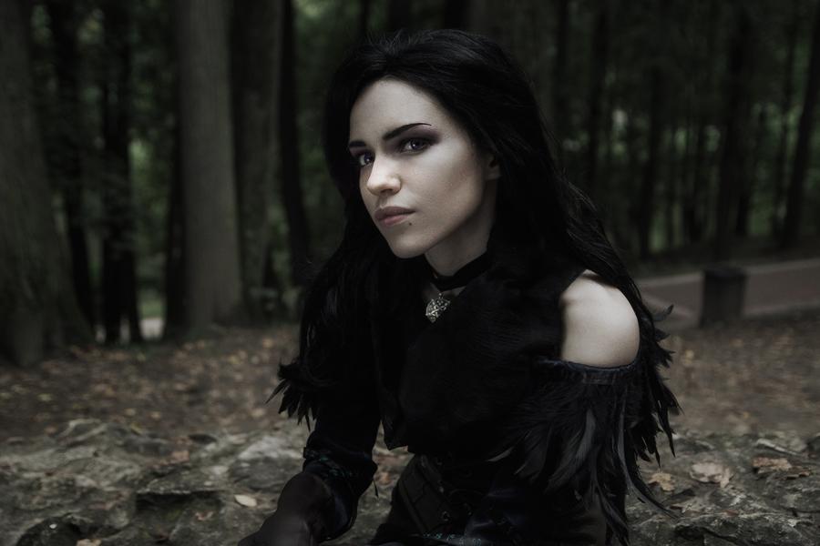 The Witcher 3 - Wild Hunt - Yennefer of Vengerberg Cosplay - full length photo The Witcher 3 - Wild Hunt - Yennefer of Vengerberg Cosplay - full length photo