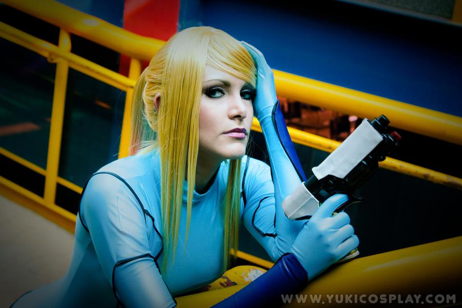 Metroid - Other M - Samus Aran (Zero Suit) Cosplay - full length photo