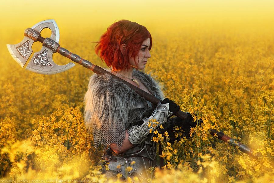 The Elder Scrolls 5 - Skyrim - Laat Dovahkiin (Saviors Hide) &amp; (Hrothmunds Axe) Cosplay - full length photo
