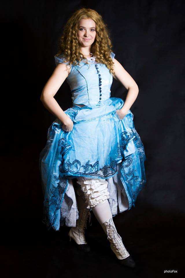 Alice in Wonderland - Alice Kingsleigh Cosplay - portrait photo