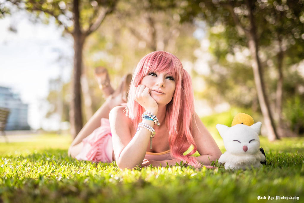 Final Fantasy 13-2 - Serah Farron (Beachwear) Cosplay - artistic framing