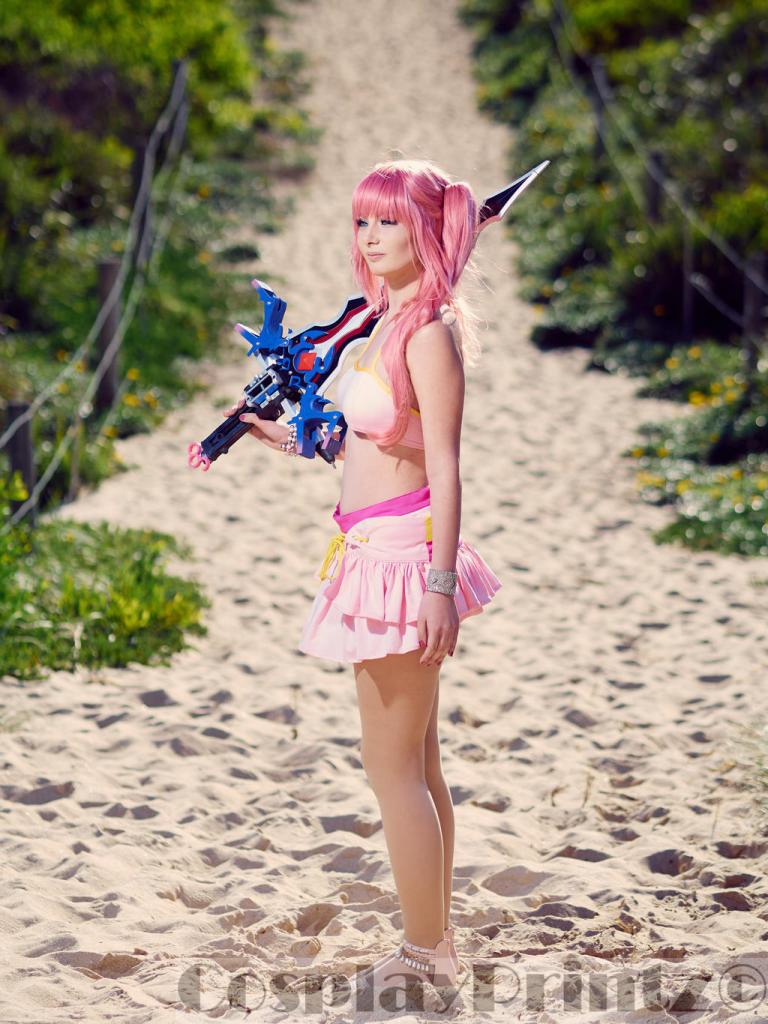 Final Fantasy 13-2 - Serah Farron (Beachwear) Cosplay - expressive portrait