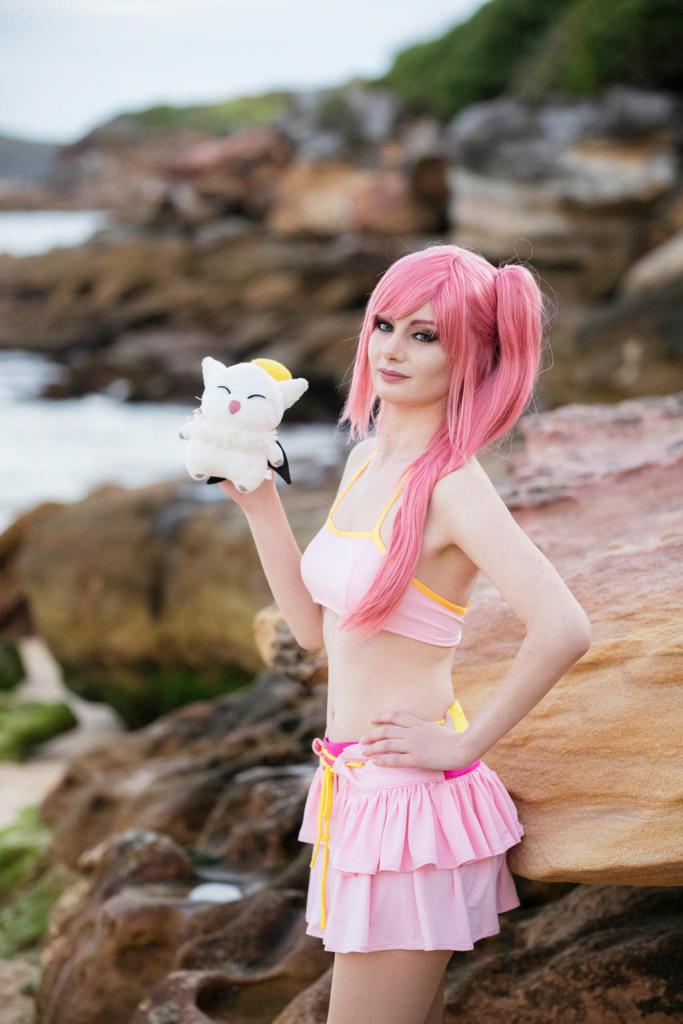 Final Fantasy 13-2 - Serah Farron (Beachwear) Cosplay - soft focus shot