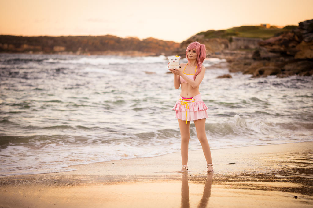 Final Fantasy 13-2 - Serah Farron (Beachwear) Cosplay - expressive portrait
