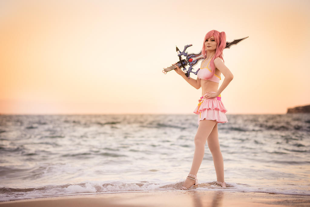 Final Fantasy 13-2 - Serah Farron (Beachwear) Cosplay - nuanced study