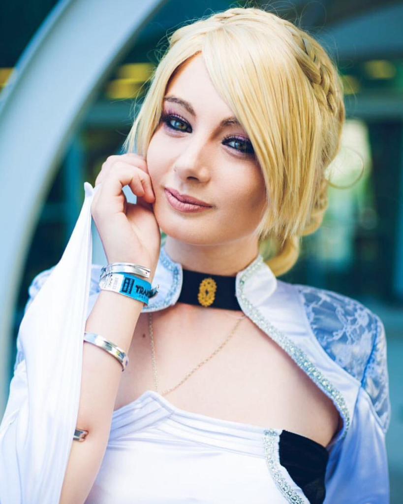 Final Fantasy 15 - Kingsglaive - Lunafreya Nox Fleuret (Luna) Cosplay - light aesthetic
