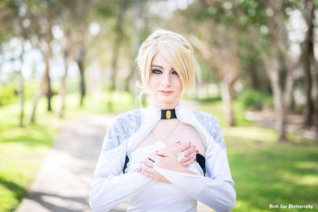 Final Fantasy 15 - Kingsglaive - Lunafreya Nox Fleuret (Luna) Cosplay - artistic framing