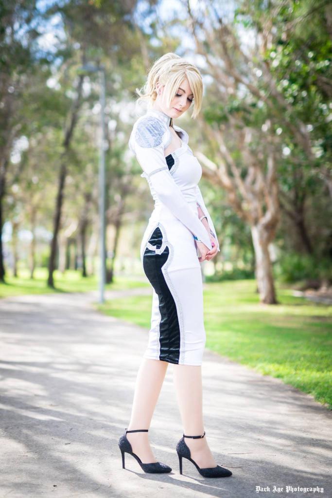 Final Fantasy 15 - Kingsglaive - Lunafreya Nox Fleuret (Luna) Cosplay - expressive portrait