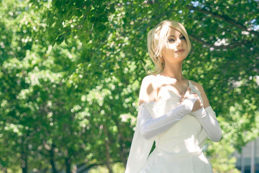 Final Fantasy 15 - Lunafreya Nox Fleuret (Luna) Cosplay - portrait photo