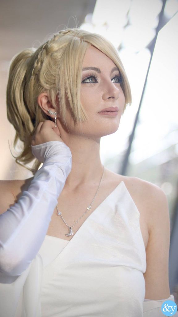 Final Fantasy 15 - Lunafreya Nox Fleuret (Luna) Cosplay - costume portrait