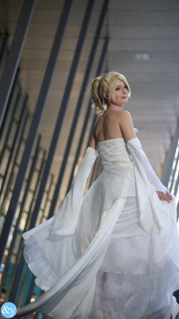 Final Fantasy 15 - Lunafreya Nox Fleuret (Luna) Cosplay - costume portrait