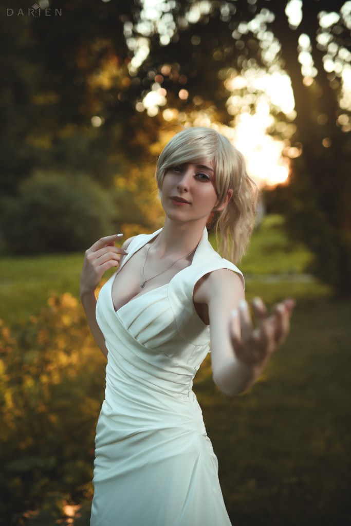Final Fantasy 15 - Kingsglaive - Lunafreya Nox Fleuret Cosplay - full body port.