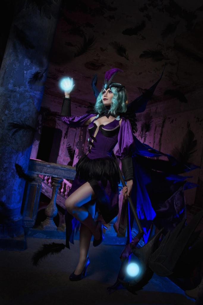 League of Legends - LeBlanc (The Deceiver) (Ravenborn) Cosplay - soft focus shot