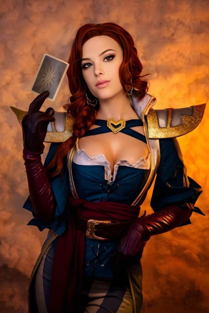 League of Legends - Miss Fortune (The Bounty Hunter) (Captain) Cosplay - delicate portrait League of Legends - Miss Fortune (The Bounty Hunter) (Captain) Cosplay - delicate portrait