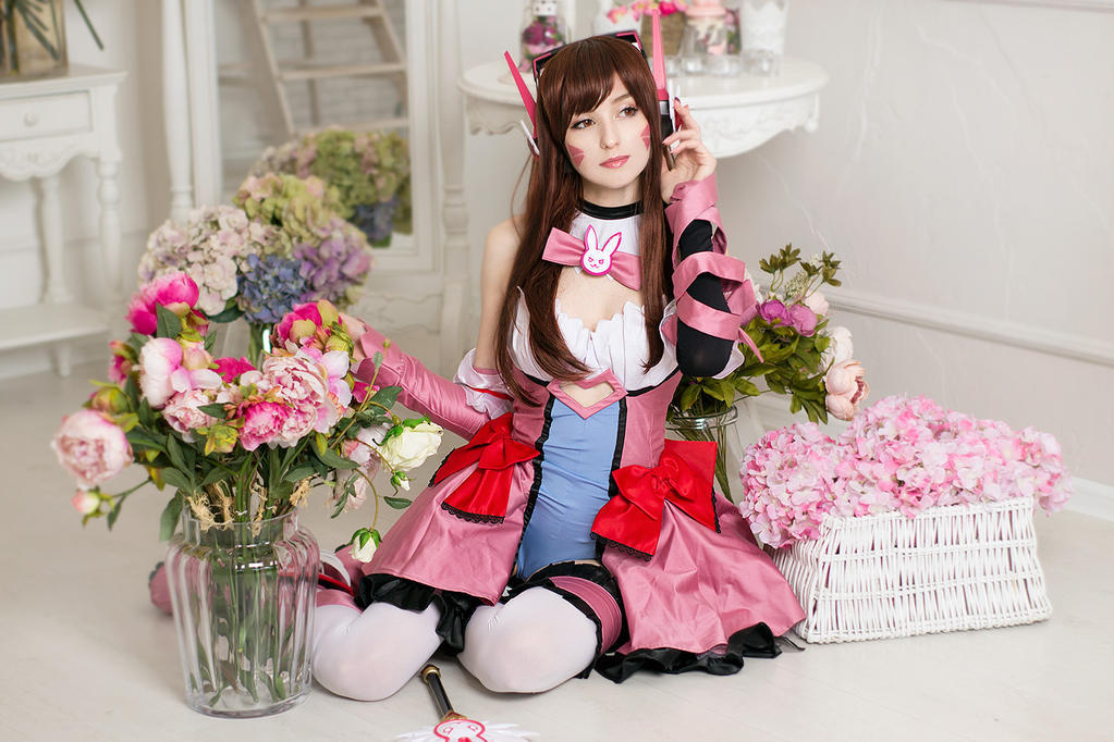 Overwatch - D.VA (White Cat) Cosplay - expressive character portrait Overwatch - D.VA (White Cat) Cosplay - expressive character portrait