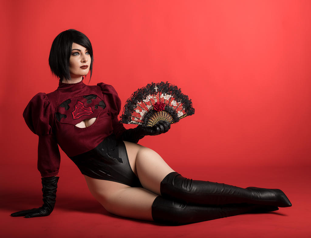 Resident Evil 2 - Remake - Ada Wong (2B) Cosplay - light aesthetic Resident Evil 2 - Remake - Ada Wong (2B) Cosplay - light aesthetic