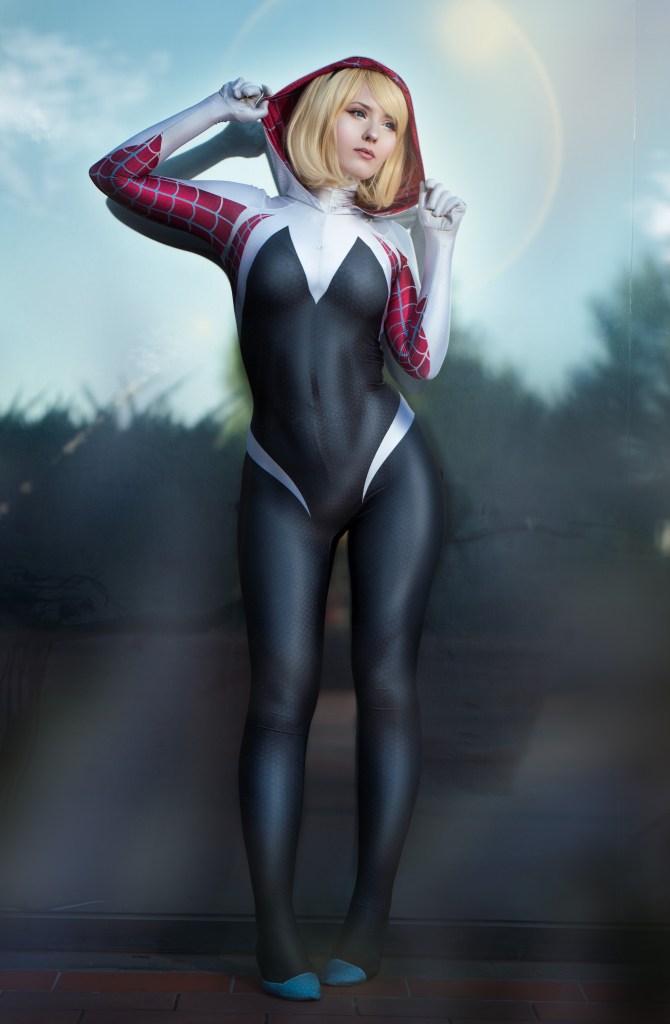 Spider-Gwen - Gwen Stacy Cosplay - full body character photo