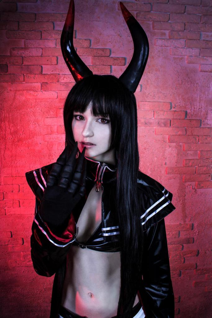 Black Rock Shooter - Black Gold Saw Cosplay - nuanced study