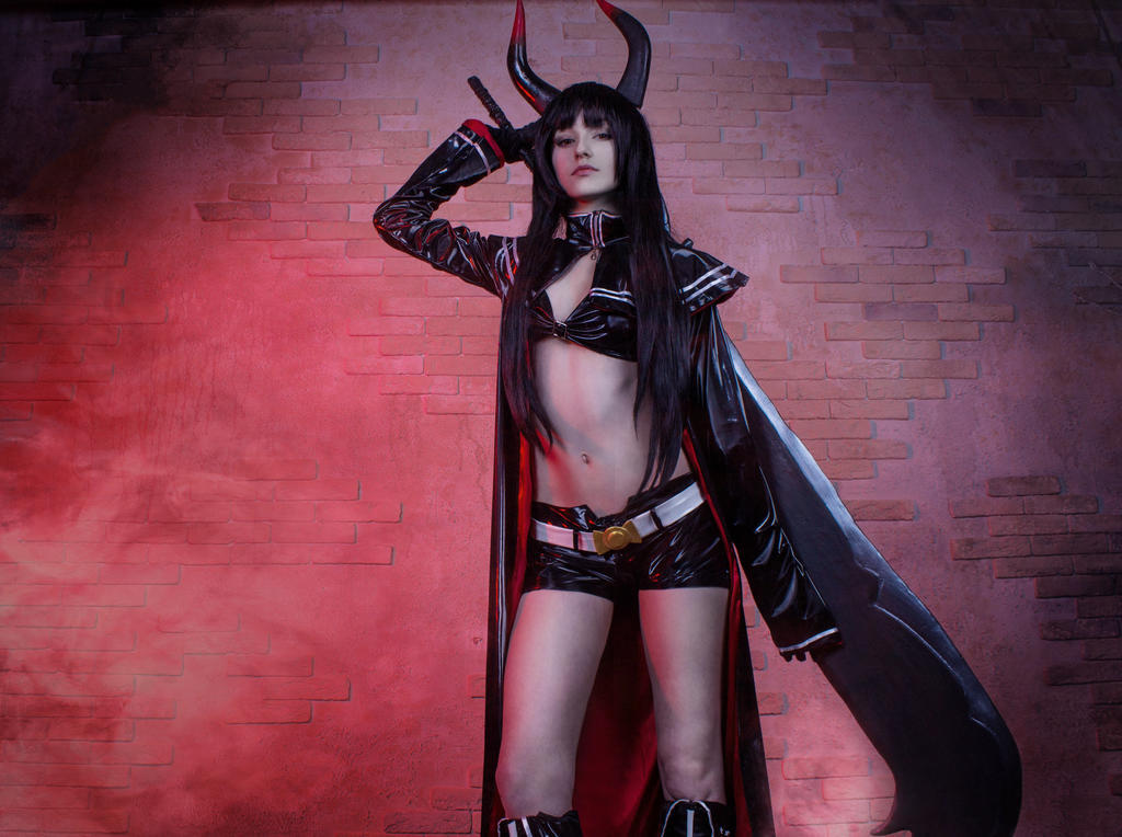 Black Rock Shooter - Black Gold Saw Cosplay - visual exploration