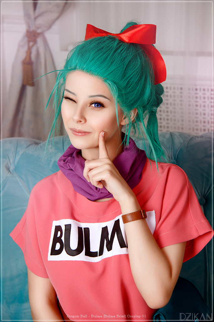 Dragon Ball - Bulma (Bulma Brief) Cosplay - full length port.