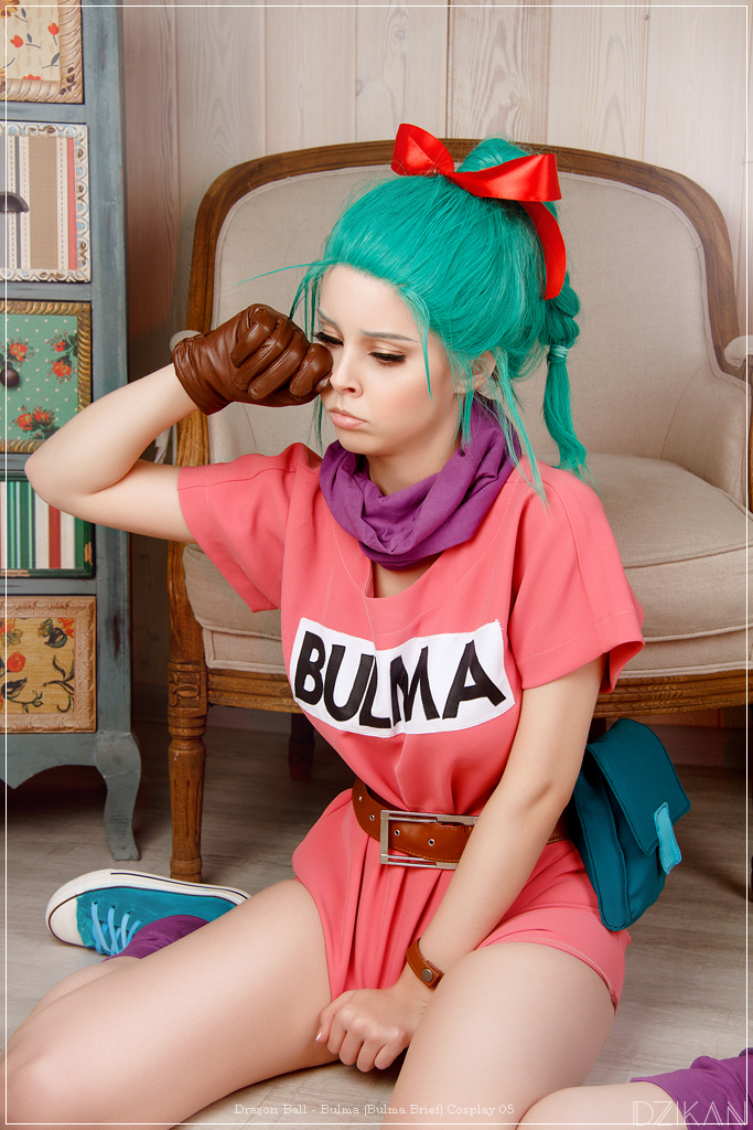 Dragon Ball - Bulma (Bulma Brief) Cosplay - full length photo