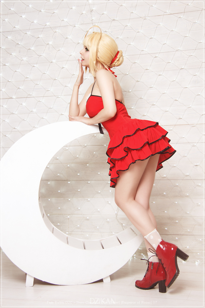 Fate Extra CCC - Nero Claudius (Red Saber) (Emperor of Roses) Cosplay - inspired capture