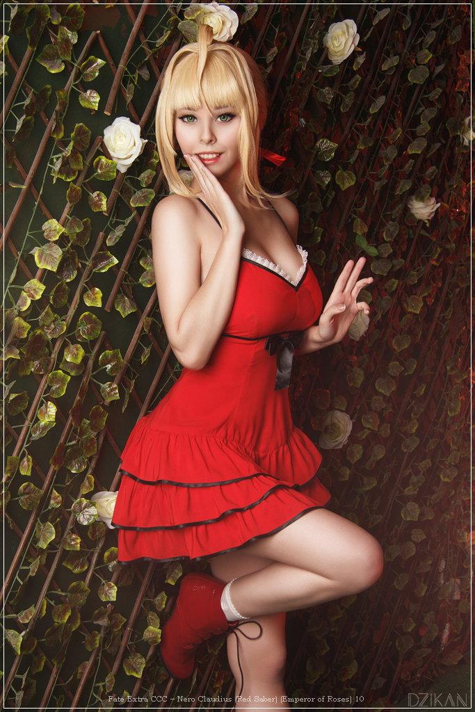 Fate Extra CCC - Nero Claudius (Red Saber) (Emperor of Roses) Cosplay - soft focus shot
