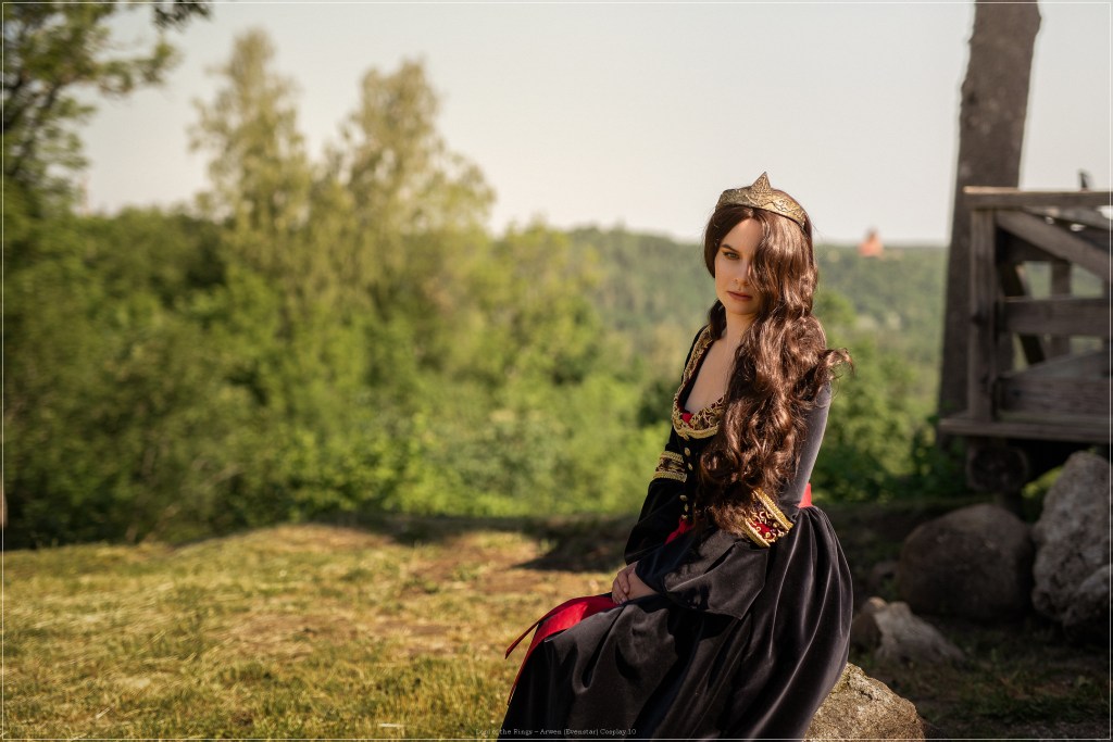 Lord of the Rings - Arwen (Evenstar) Cosplay - full length photo