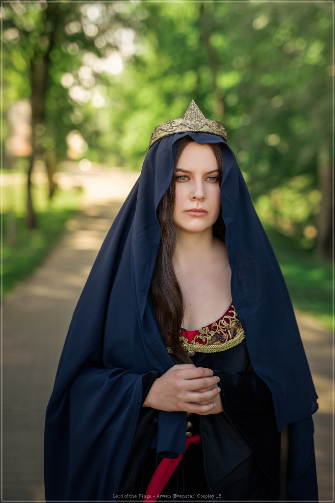 Lord of the Rings - Arwen (Evenstar) Cosplay - recreation