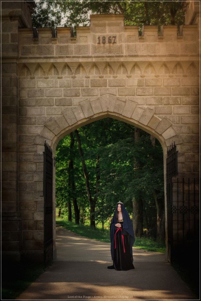 Lord of the Rings - Arwen (Evenstar) Cosplay - costume portrait