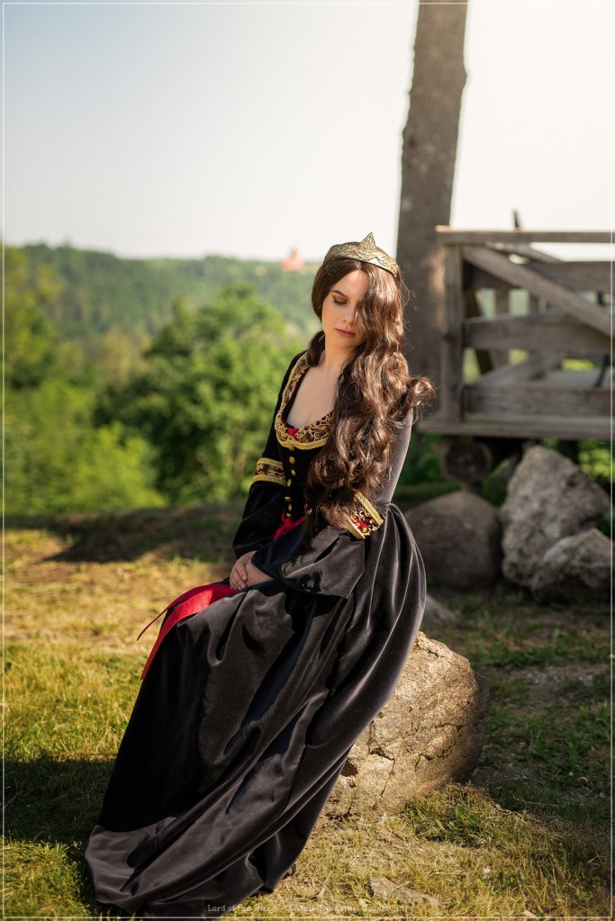 Lord of the Rings - Arwen (Evenstar) Cosplay - costume portrait