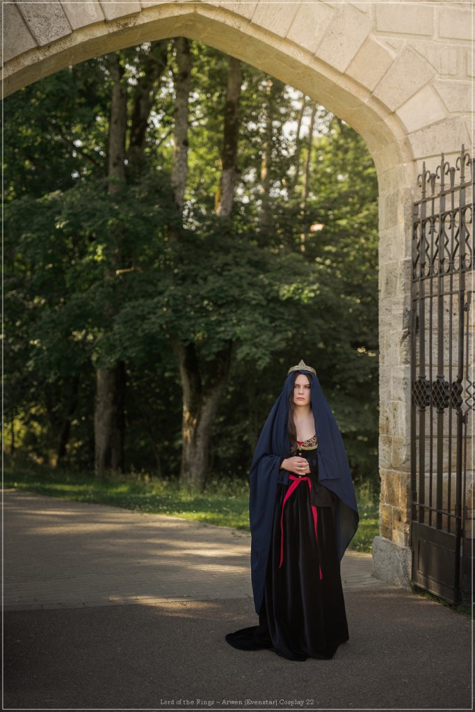 Lord of the Rings - Arwen (Evenstar) Cosplay - costume show