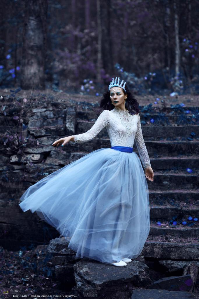 Queen Original Vision Cosplay - full body portrait Queen Original Vision Cosplay - full body portrait