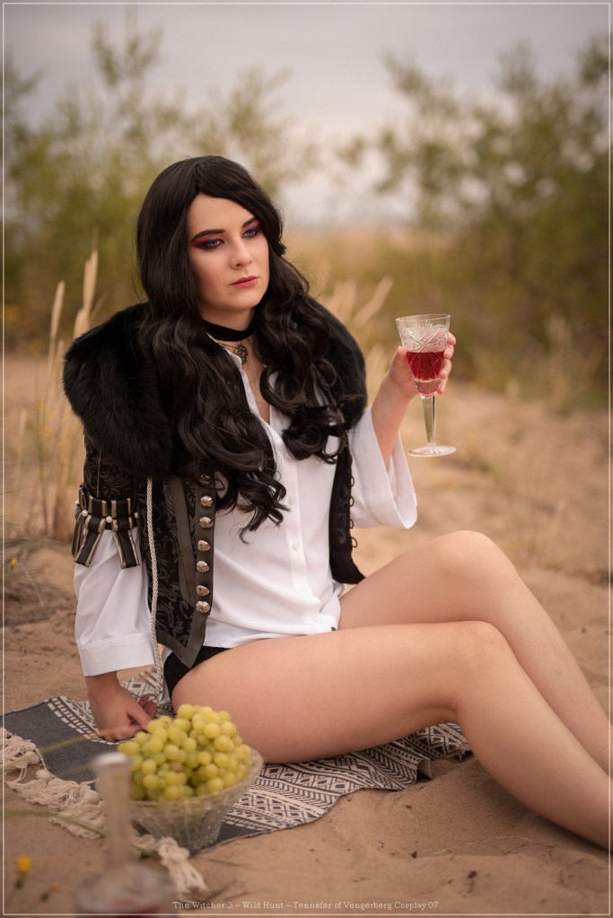 The Witcher 3 - Wild Hunt - Yennefer of Vengerberg Cosplay - gentle showcase The Witcher 3 - Wild Hunt - Yennefer of Vengerberg Cosplay - gentle showcase