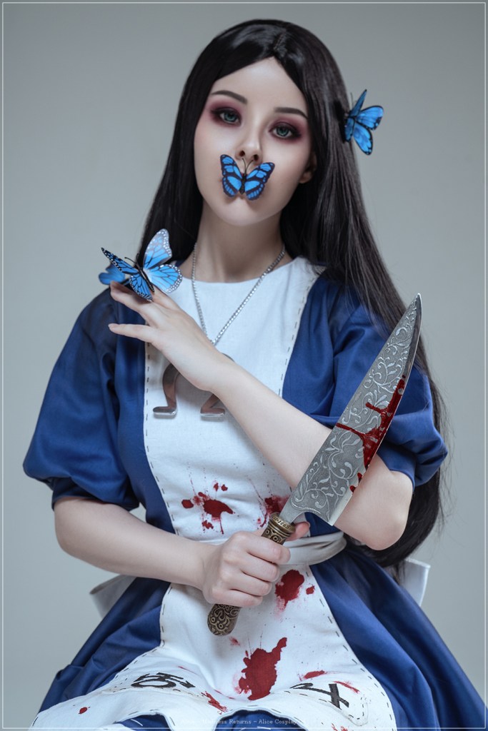 Alice - Madness Returns - Alice Cosplay - character recreation portrait