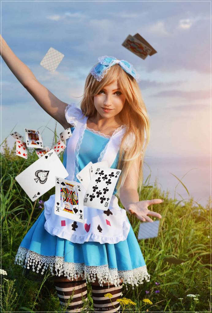 Alice in Wonderland - Alice Kingsleigh Cosplay - costume portrait