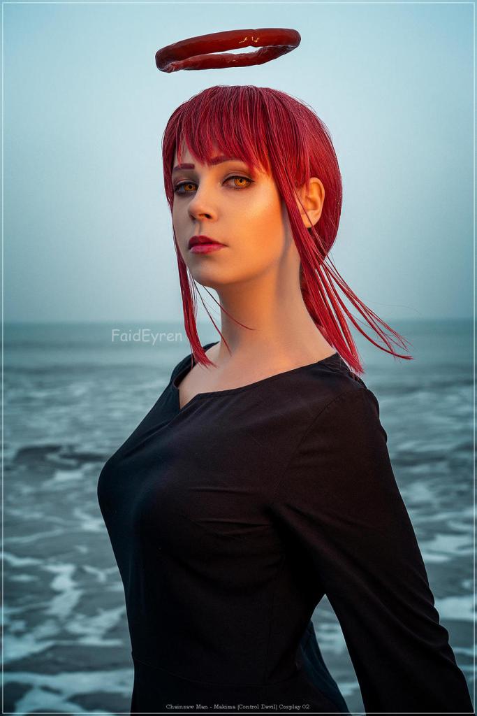 Chainsaw Man - Makima (Control Devil) Cosplay - costume portrait