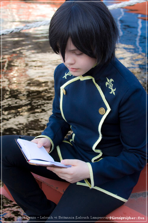 Code Geass - Lelouch vi Britannia (Lelouch Lamperouge) Cosplay full body portrait