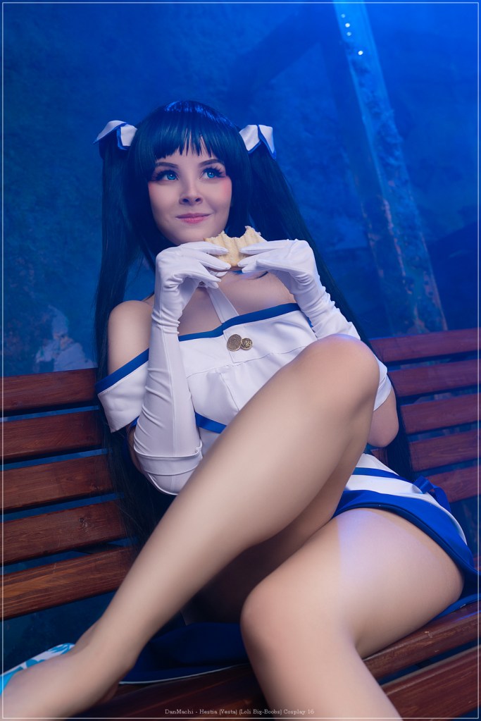 DanMachi - Hestia (Vesta) (Loli Big-Boobs) Cosplay - costume focus