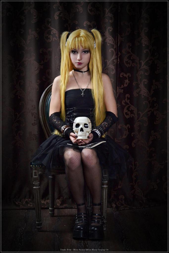 Death Note - Misa Amane (Misa Misa) Cosplay full length character portrait