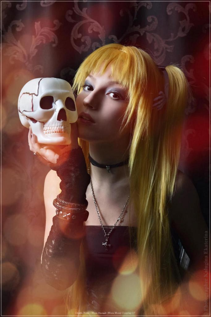 Death Note - Misa Amane (Misa Misa) Cosplay character costume portrait
