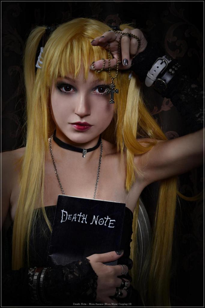 Death Note - Misa Amane (Misa Misa) Cosplay costume showcase portrait