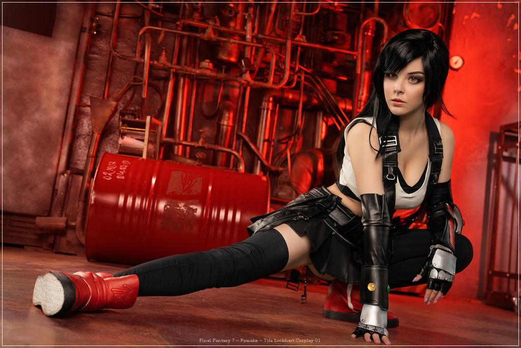 Final Fantasy 7 - Remake - Tifa Lockhart Cosplay - expressive portrait Final Fantasy 7 - Remake - Tifa Lockhart Cosplay - expressive portrait
