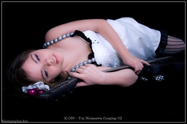 K-ON! - Yui Hirasawa Cosplay - soft focus costume shot