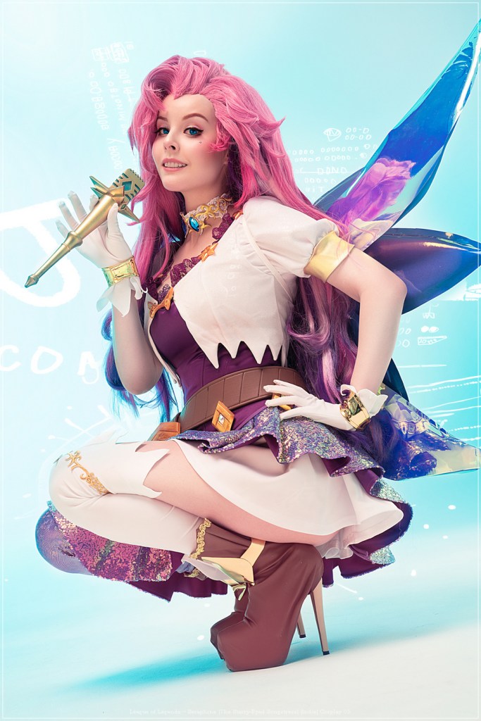 League of Legends - Seraphine (The Starry-Eyed Songstress) (Indie) Cosplay full body portrait